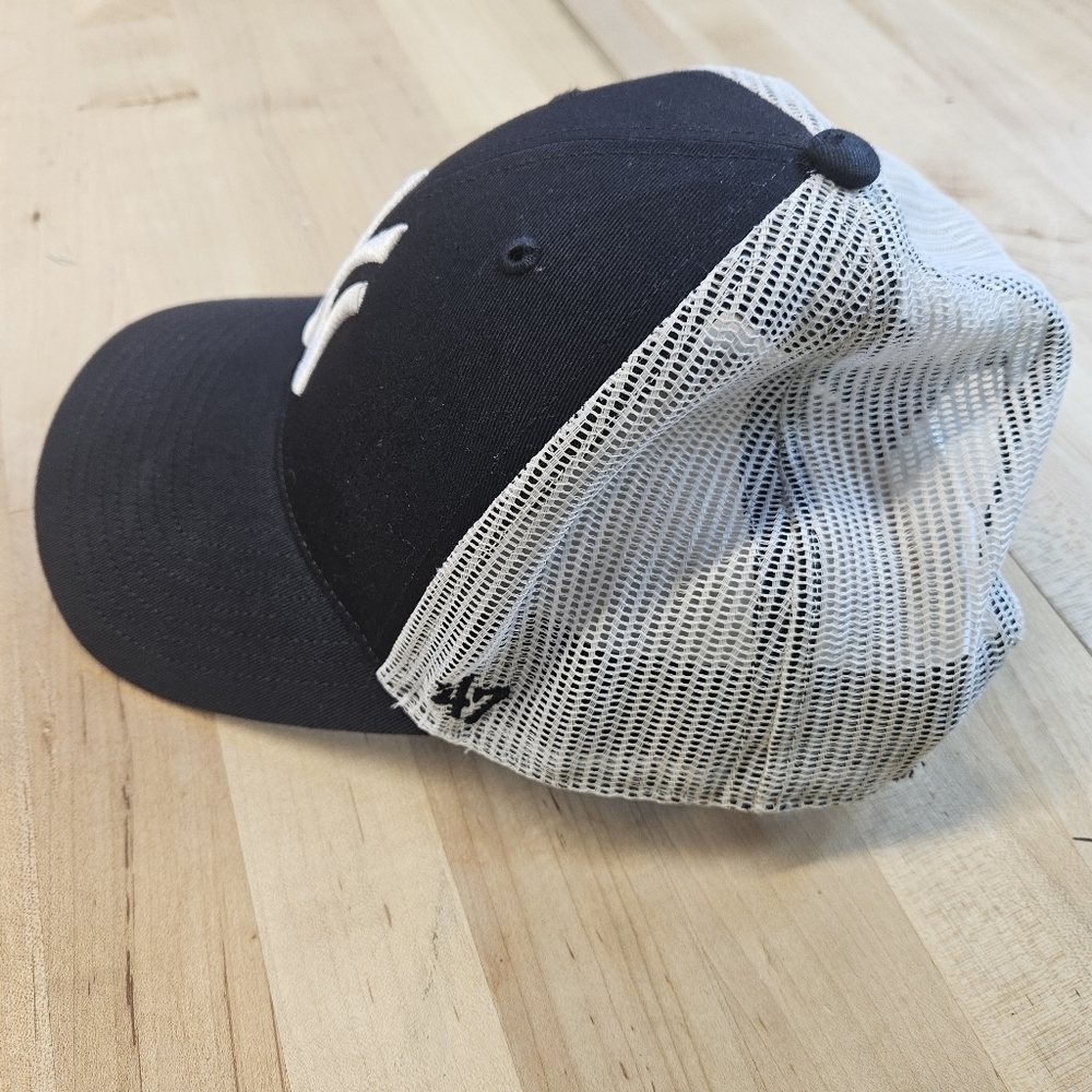 New York Yankees '47 Women's Adjustable Trucker Hat Navy Blue - Picture 3 of 6